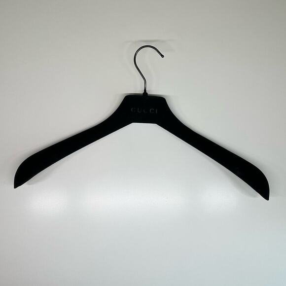 Gucci | Garment Bag & Velvet Coat Hanger | Off-white/Black | Bag: 20.5 x 57 inch - Picture 6 of 16